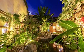 Butterfly Flowers Inn- Exclusive Location,Anicent Chinese Style, 2 Minutes Walk To Tianmen Mount Cableway,Free Pick Up Service Over 1 Nights, Free Fresh Coffee And Tea, Free Mini Lunch,Free Laundry,Itineary Planning, Attraction Tickets Serivce In Adv