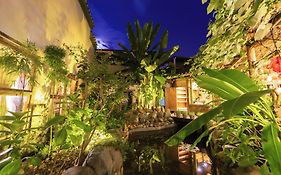 Butterfly Flowers Inn- Exclusive Location,Anicent Chinese Style, 2 Minutes Walk To Tianmen Mount Cableway,Free Pick Up Service Over 1 Nights, Free Fresh Coffee And Tea, Free Mini Lunch,Free Laundry,Itineary Planning, Attraction Tickets Serivce In Adv